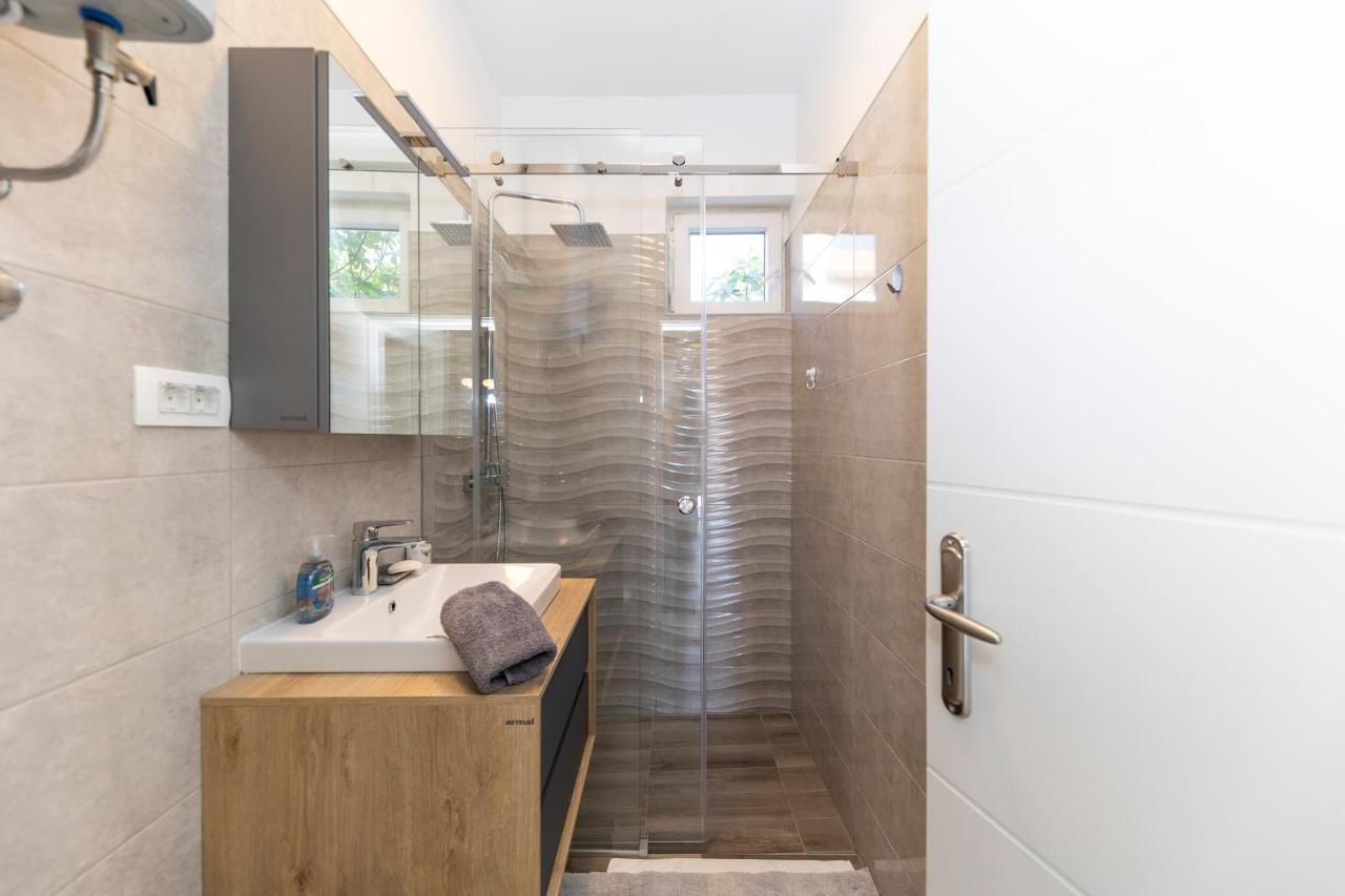 Duffys Apartment Zadar Bagian luar foto