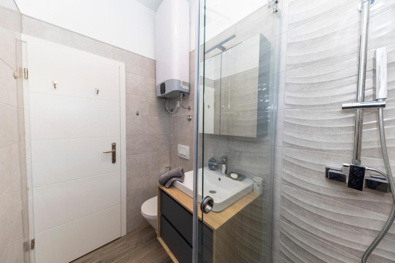 Duffys Apartment Zadar Bagian luar foto